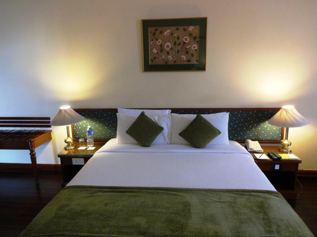 Royal Orchid Central Bangalore, Mg Road Экстерьер фото