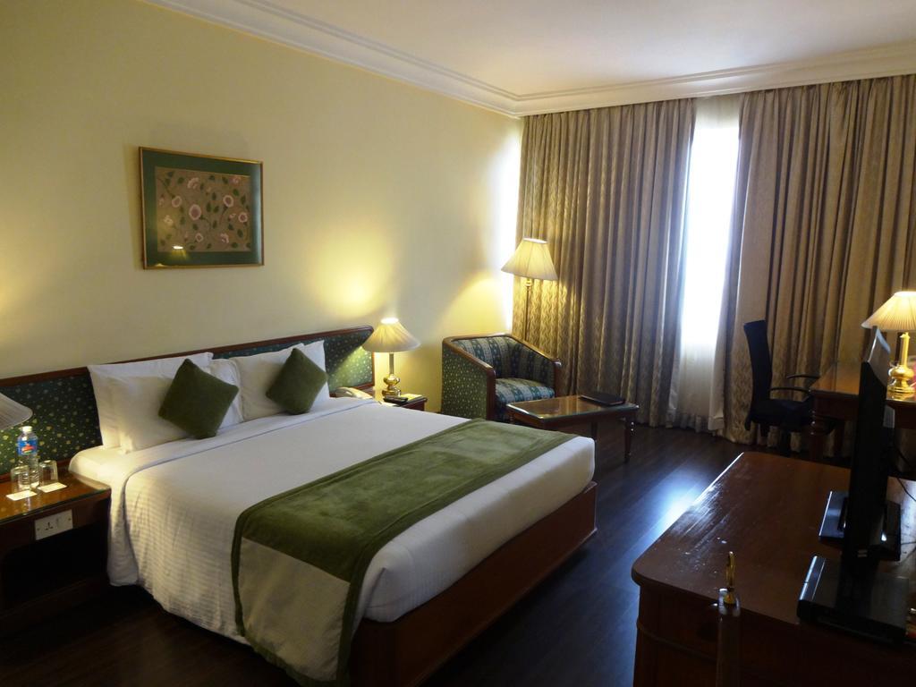 Royal Orchid Central Bangalore, Mg Road Номер фото