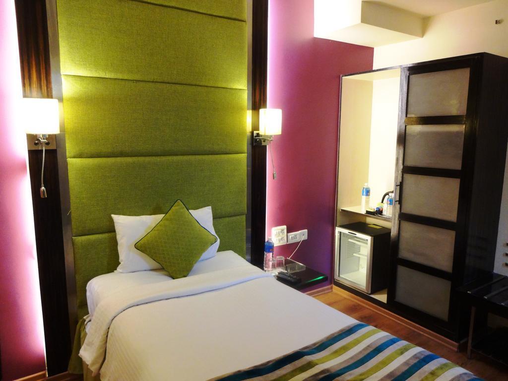 Royal Orchid Central Bangalore, Mg Road Номер фото