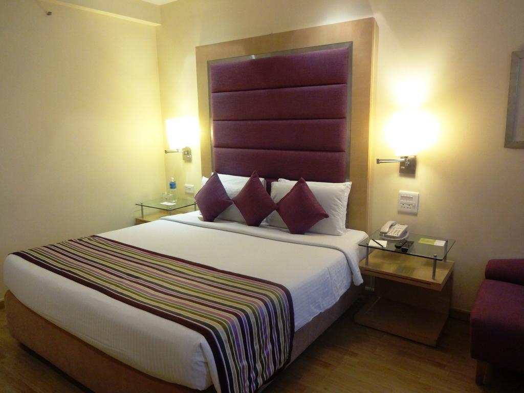 Royal Orchid Central Bangalore, Mg Road Номер фото