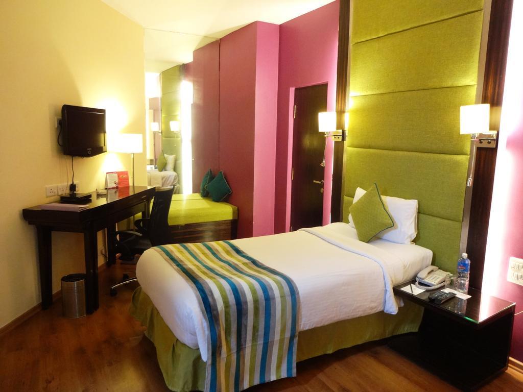 Royal Orchid Central Bangalore, Mg Road Номер фото