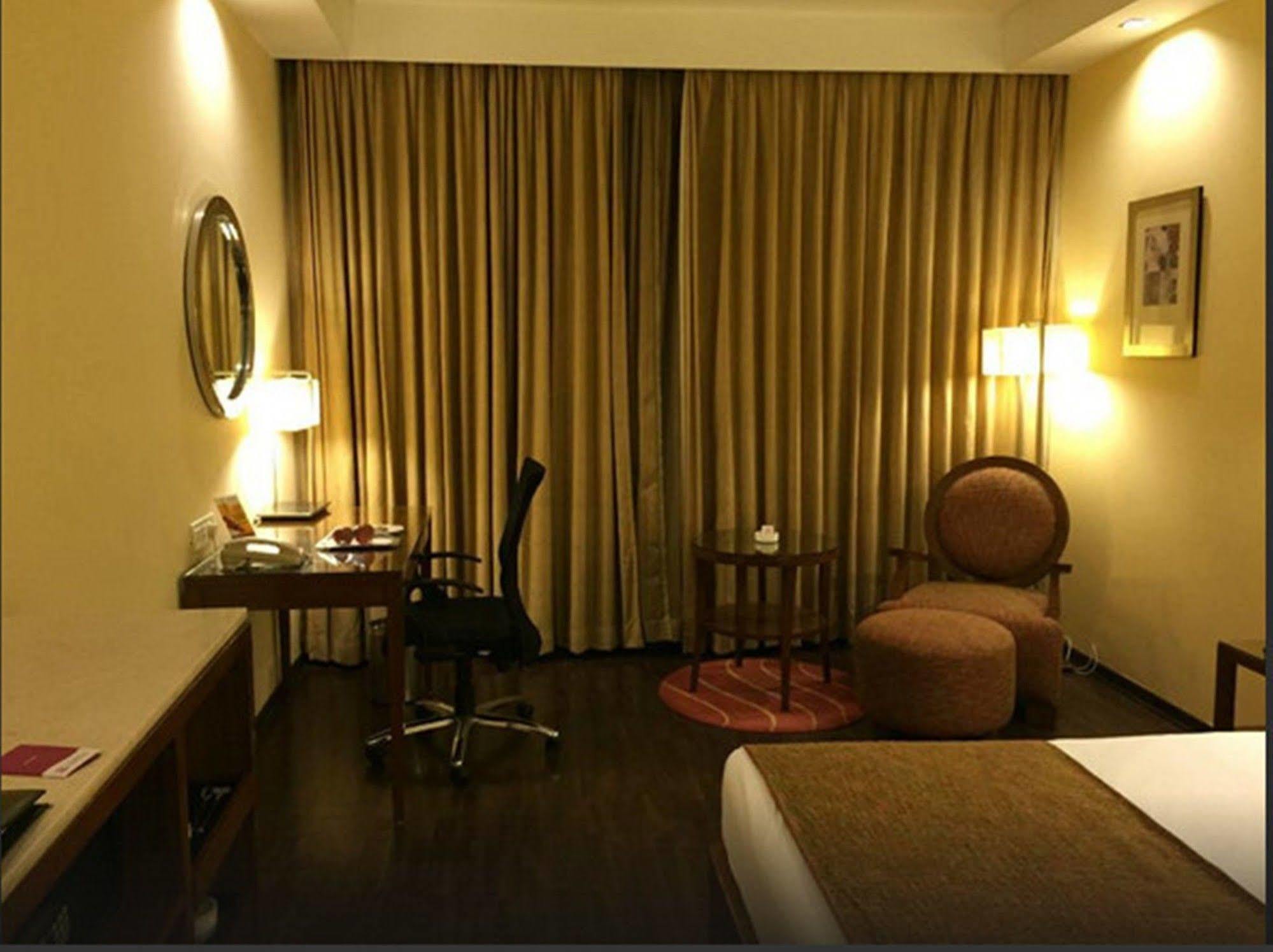 Royal Orchid Central Bangalore, Mg Road Экстерьер фото