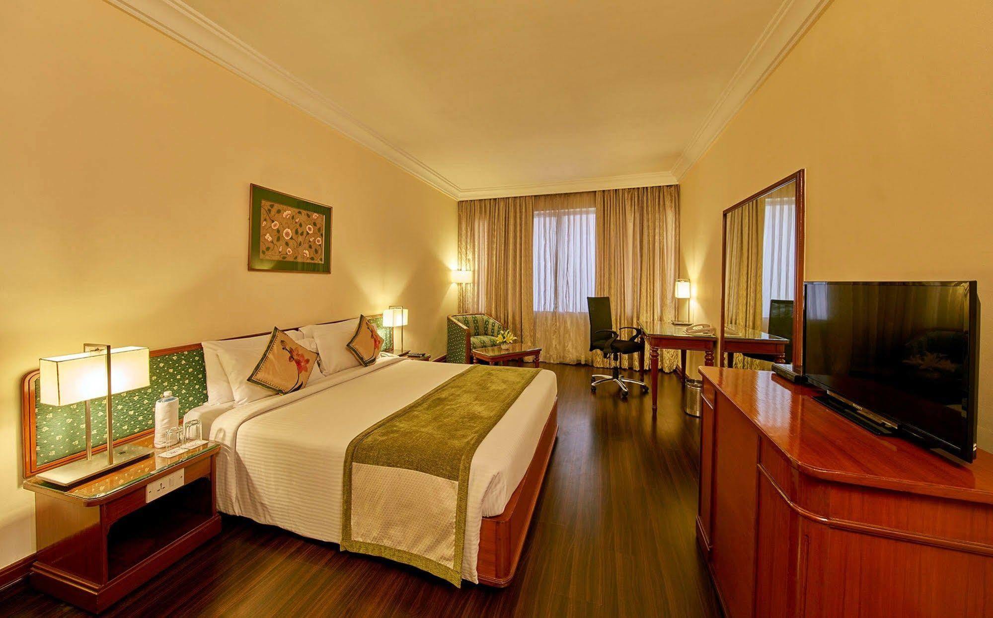 Royal Orchid Central Bangalore, Mg Road Экстерьер фото