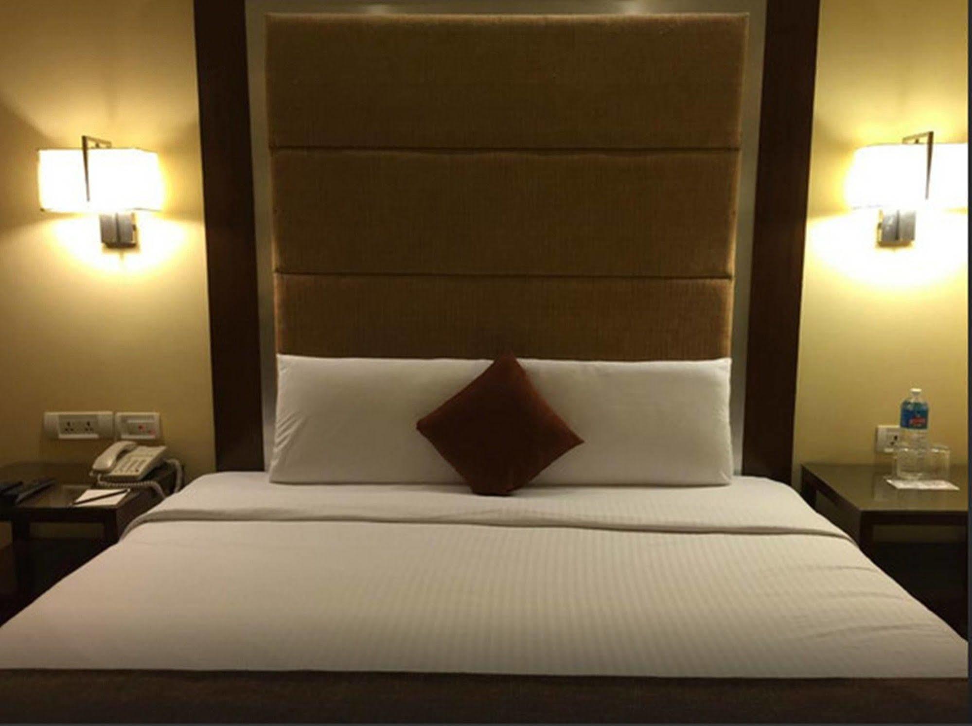 Royal Orchid Central Bangalore, Mg Road Экстерьер фото