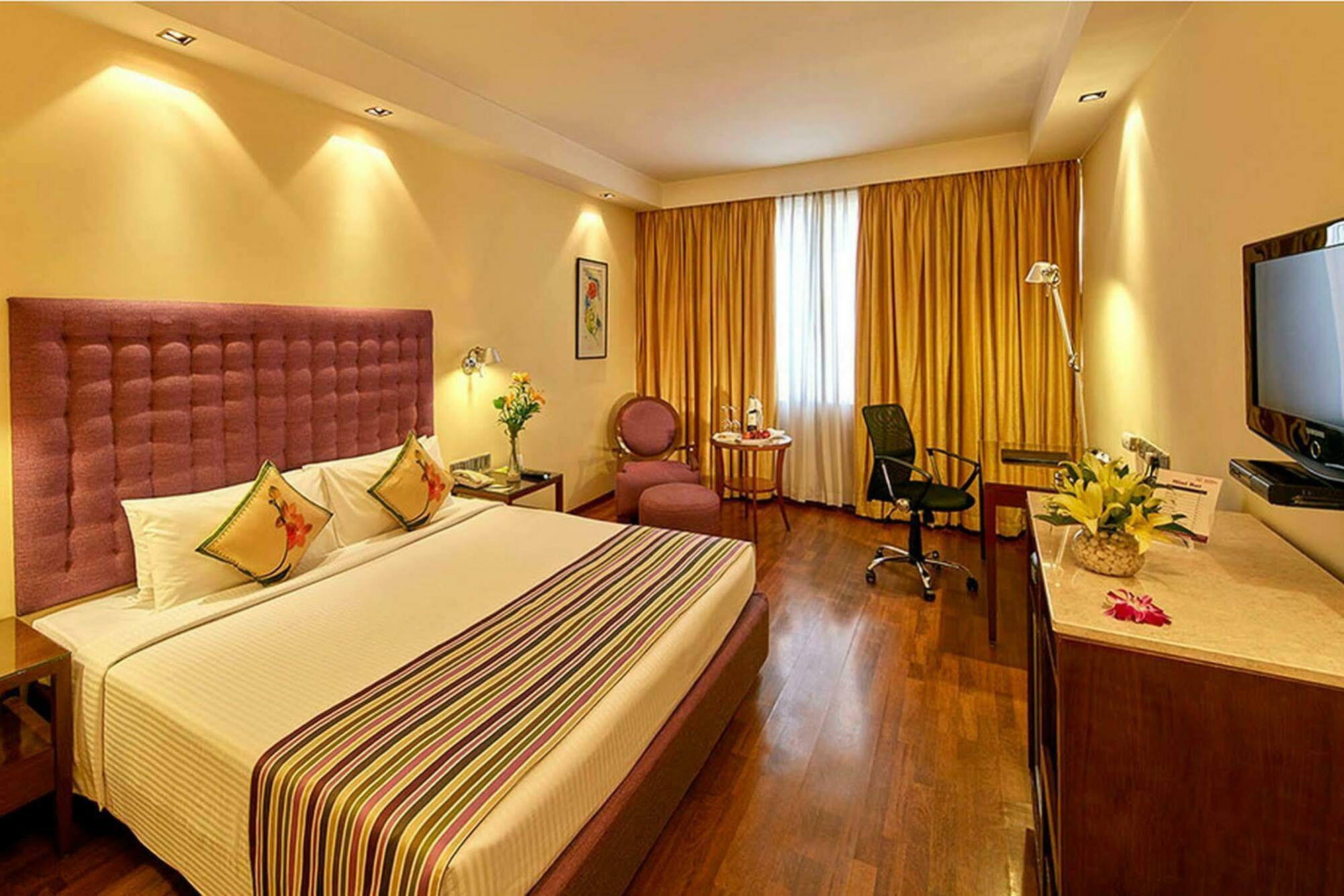 Royal Orchid Central Bangalore, Mg Road Экстерьер фото